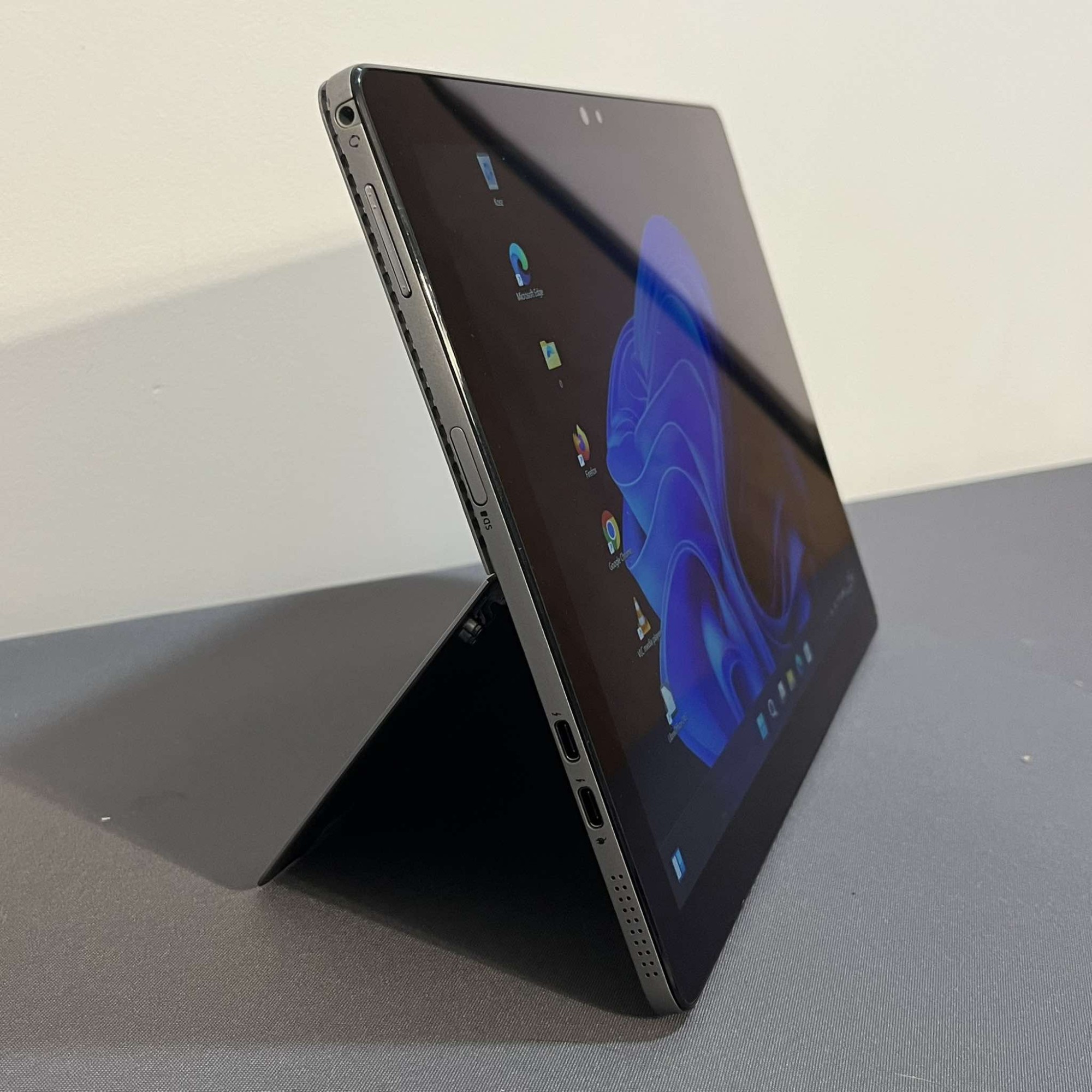 Dell Latitude 7200 2-in-1 – Lekki i Elastyczny Laptop